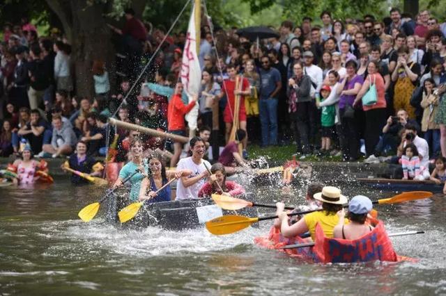 划纸船游剑河，看剑桥学霸夏季学期考试结束后的放纵活动